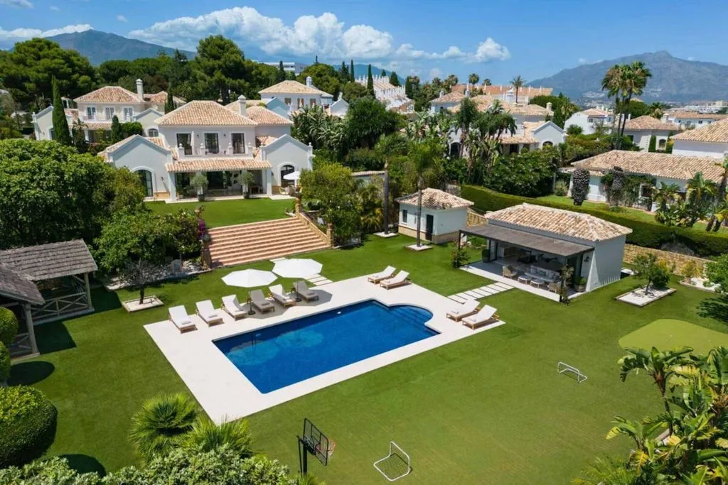 Villa 405m² in Portugal, Oeirash. Priced at 4200000€ rent photo-18