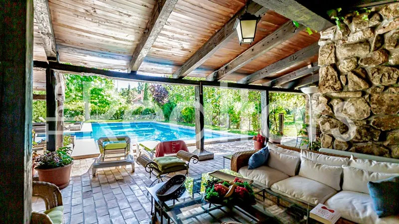 House 801m² in Portugal, Lisbon. Priced at 2341243£ rent photo-3