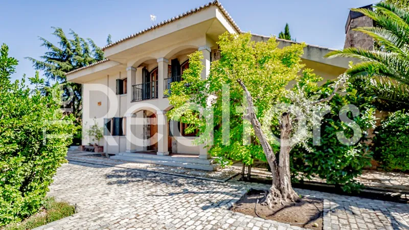 House 801m² in Portugal, Lisbon. Priced at 2341243£ rent photo-4