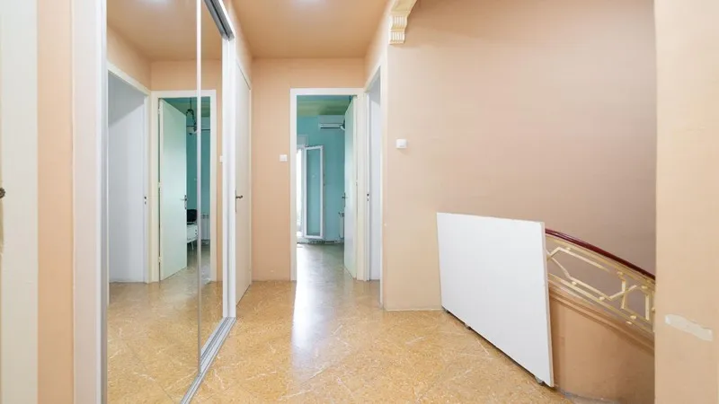 House 280m² in Portugal, Kaldash da Rainha. Priced at 737058£ rent photo-1