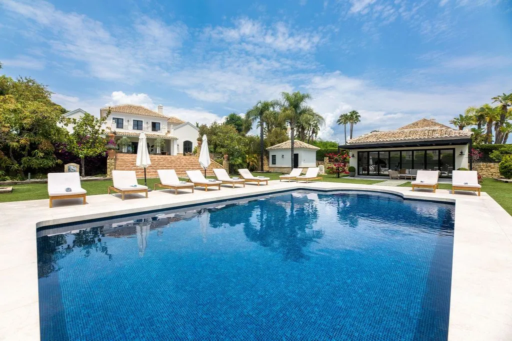 Villa 405m² in Portugal, Oeirash. Priced at 4200000€ rent photo-2