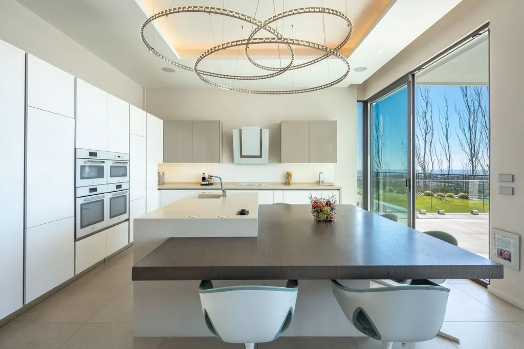 Villa 740m² in Portugal, Oeirash. Priced at 5850000€ rent photo-3