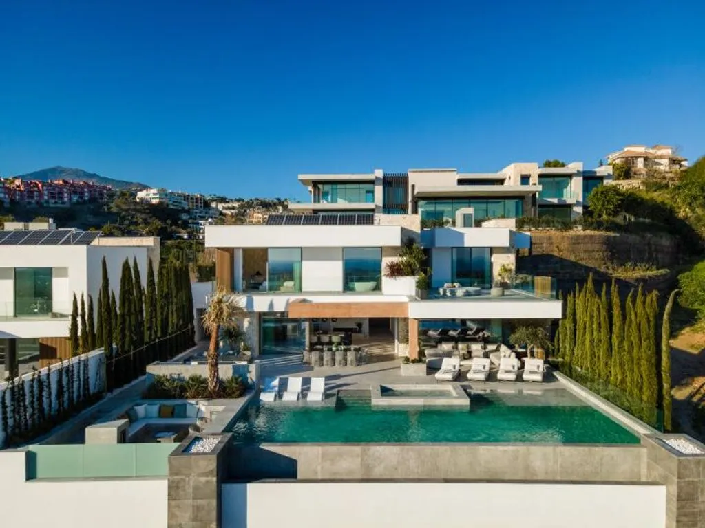Villa 787m² in Portugal, Oeirash. Priced at 8950000€ rent photo-2