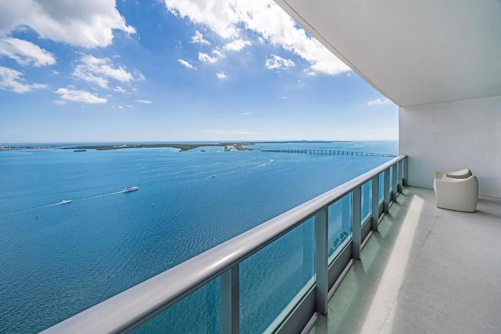 Flat 160m² in USA, Miami. Priced at 13740€ rent photo-3