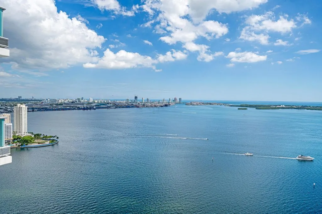 Flat 160m² in USA, Miami. Priced at 13740€ rent photo-6