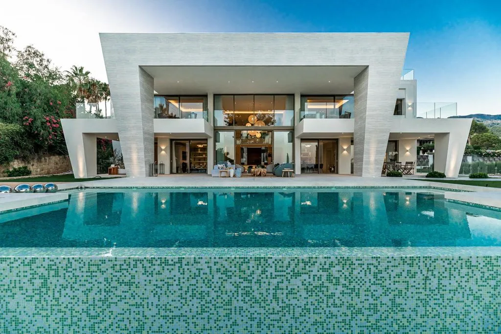 Villa 1072m² in Spain, Marbella. Priced at 45000€ rent photo-9
