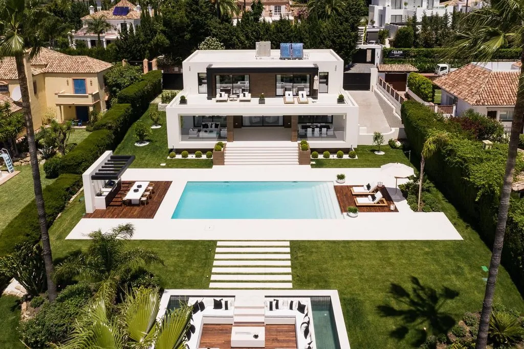 Villa 1072m² in Spain, Marbella. Priced at 45000€ rent photo-16
