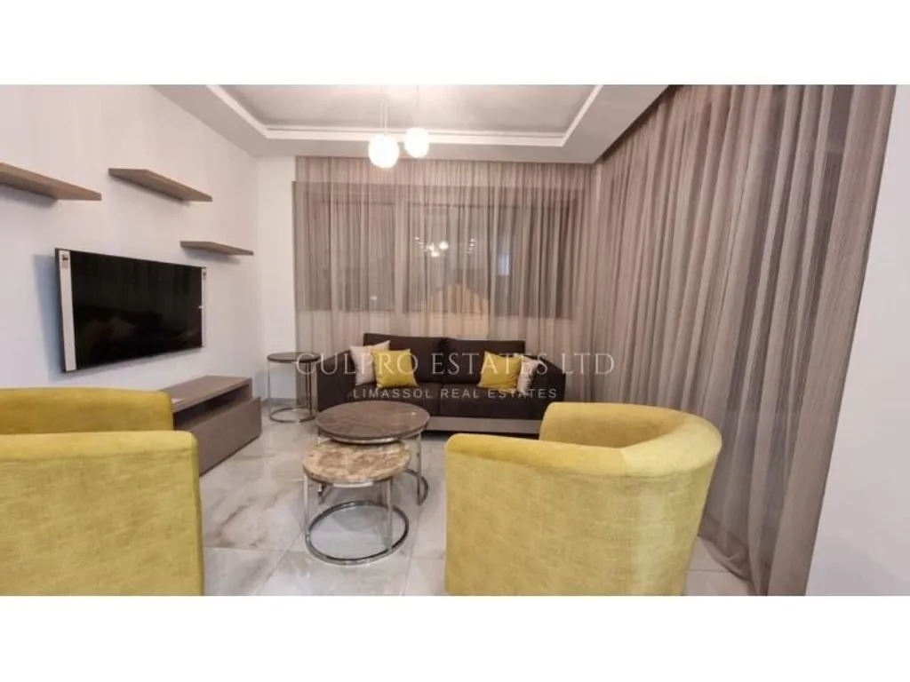 Flat 96m² in Italy, Naples. Priced at 2400€ rent photo-2
