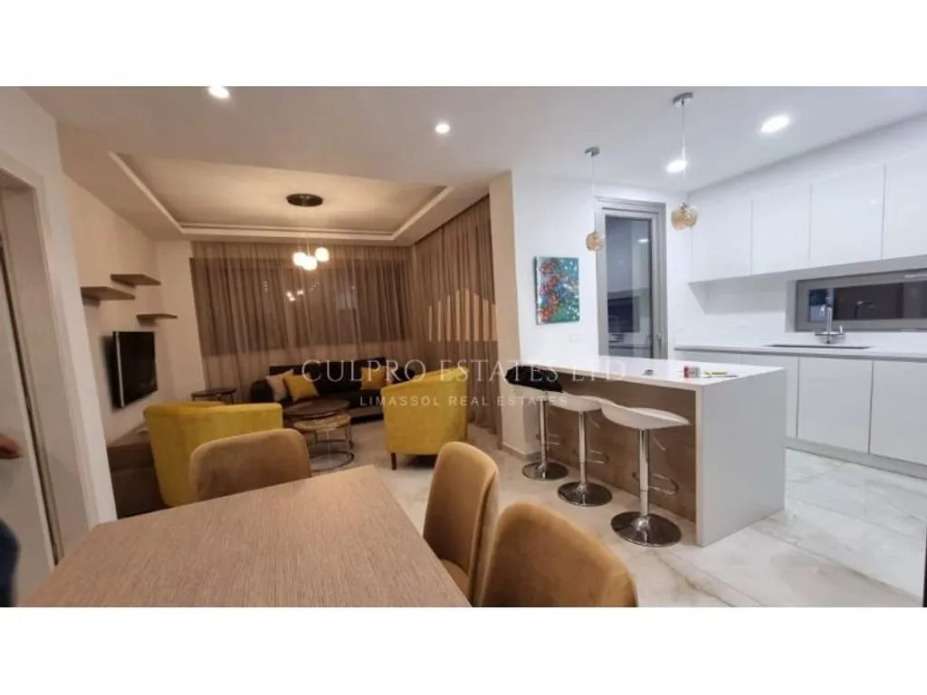 Flat 96m² in Italy, Naples. Priced at 2400€ rent photo-3