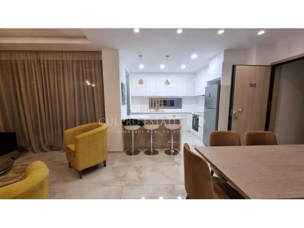 Flat 96m² in Italy, Naples. Priced at 2400€ rent photo-4