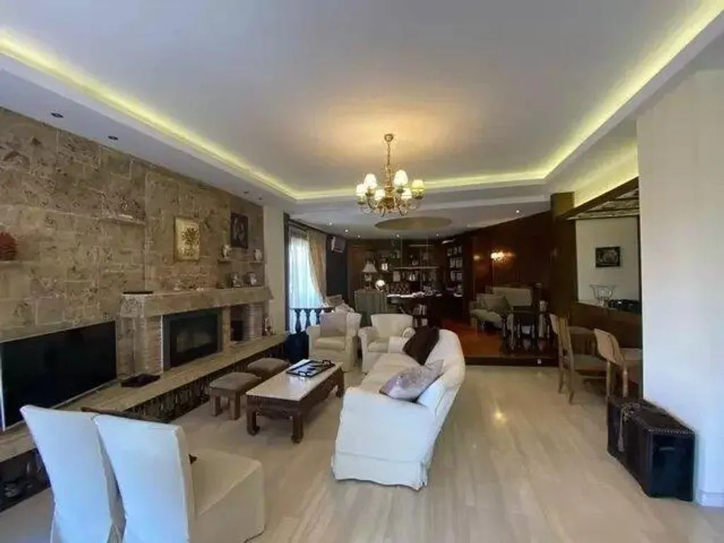 Flat 176m² in Greece, Glyfada. Priced at 1700€ rent photo-1