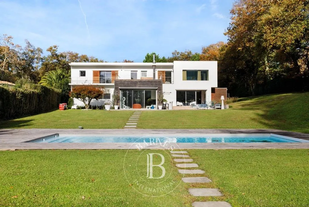 House 450m² in Italy, Cannara. Priced at 4800000€ rent photo-3