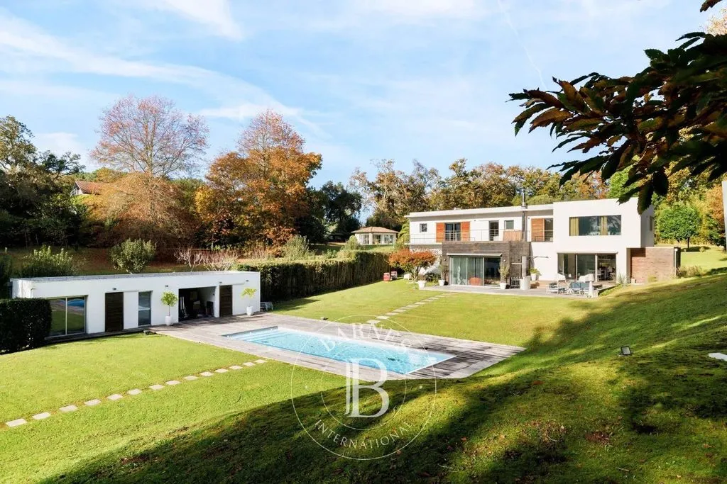 House 450m² in Italy, Cannara. Priced at 4800000€ rent photo-5