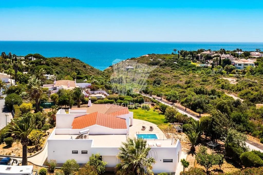 House 216m² in Portugal, Lagoa. Priced at 1500000€ rent photo-2