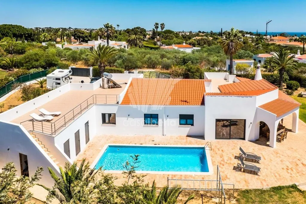 House 216m² in Portugal, Lagoa. Priced at 1500000€ rent photo-4