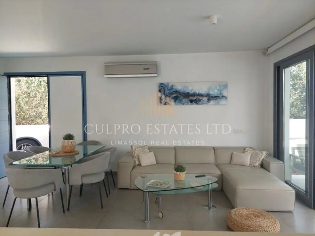 House 300m² in Cyprus, Limassol. Priced at 4000€ rent photo-3