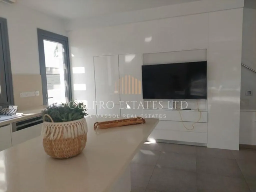House 300m² in Cyprus, Limassol. Priced at 4000€ rent photo-7