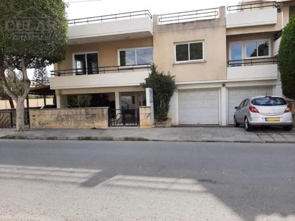 House 300m² in Cyprus, Limassol. Priced at 4000€ rent photo-12