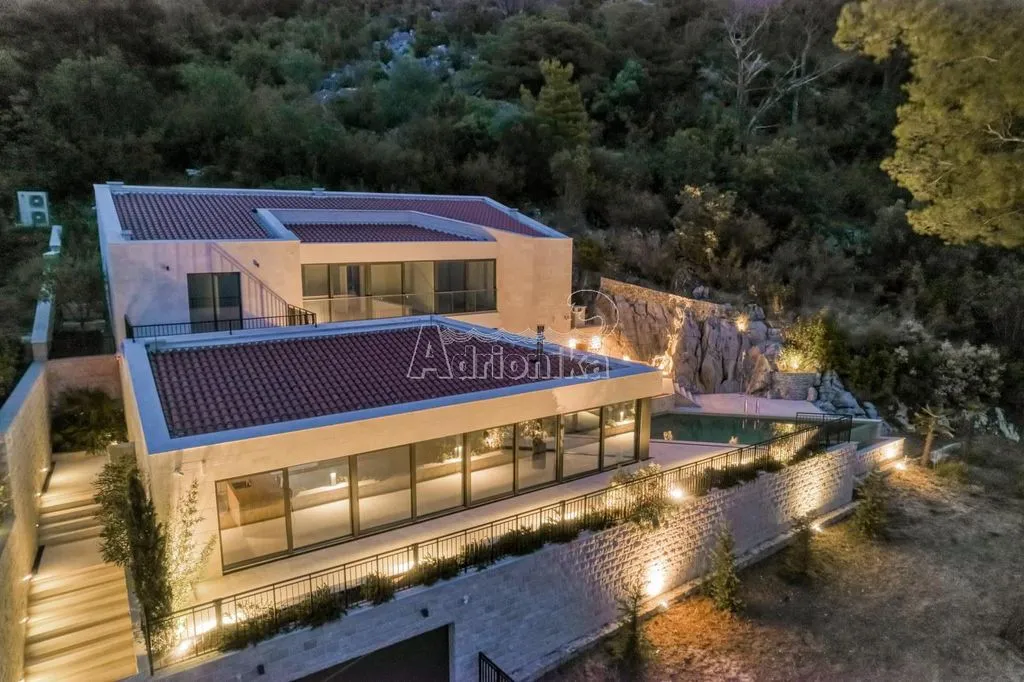 House 479m² in Montenegro, Kotor. Priced at 2200000€ rent photo-1