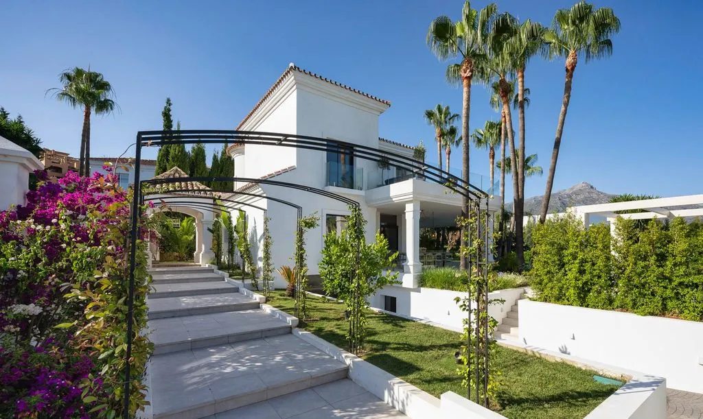 Villa 618m² in Portugal, Oeirash. Priced at 4895000€ rent photo-4