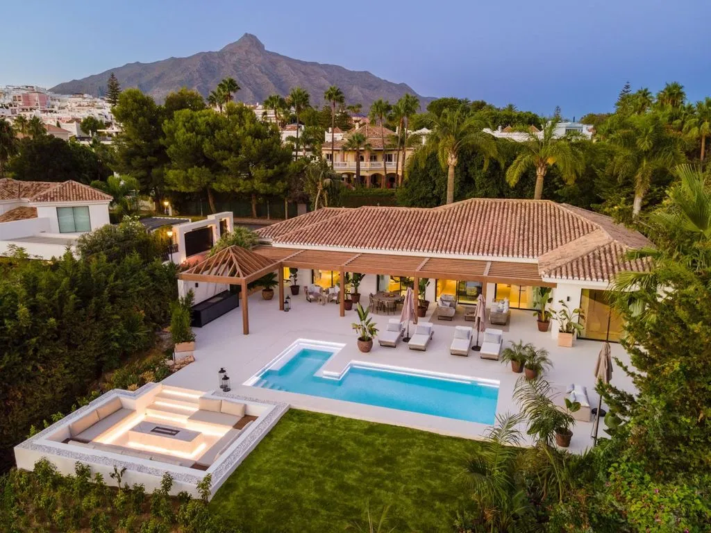 Villa 531m² in Portugal, Oeirash. Priced at 4250000€ rent photo-3