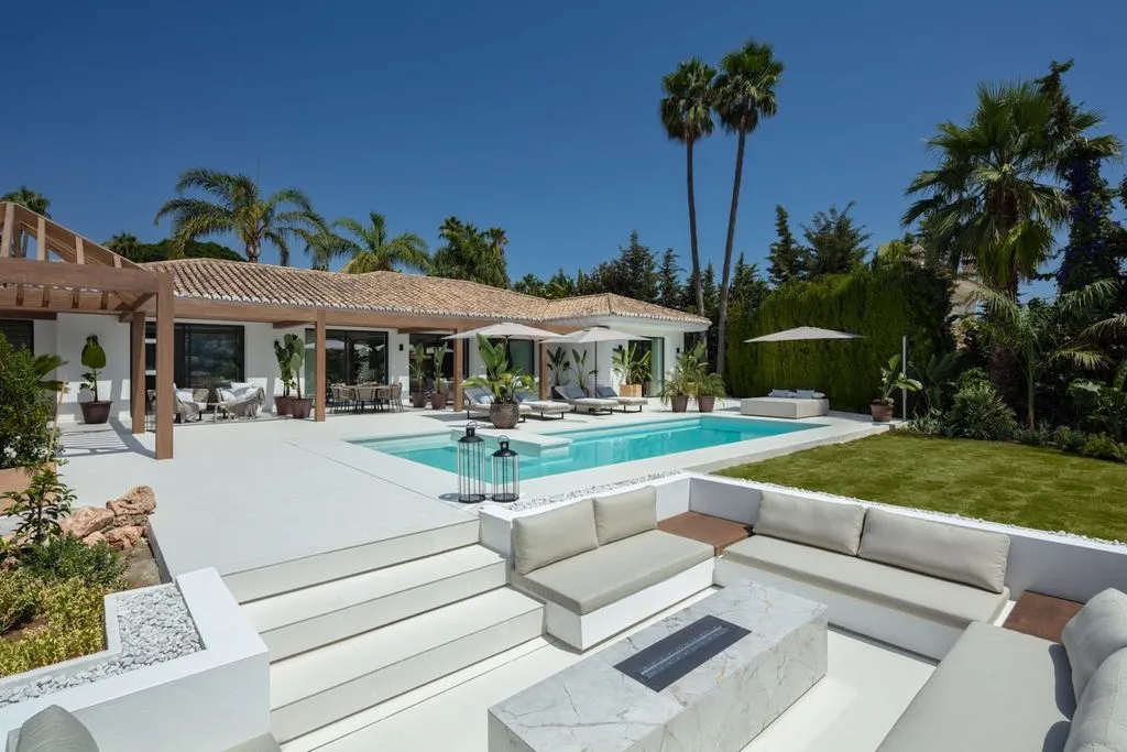 Villa 531m² in Portugal, Oeirash. Priced at 4250000€ rent photo-4