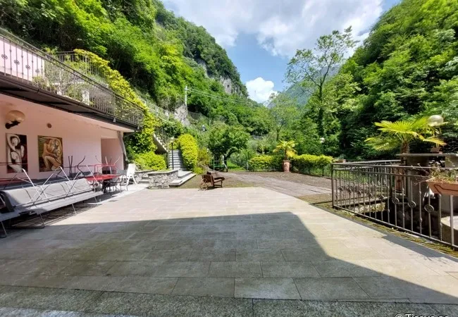 Hotels 866m² in Italy, Portlezza. Priced at 1628549£ rent photo-1