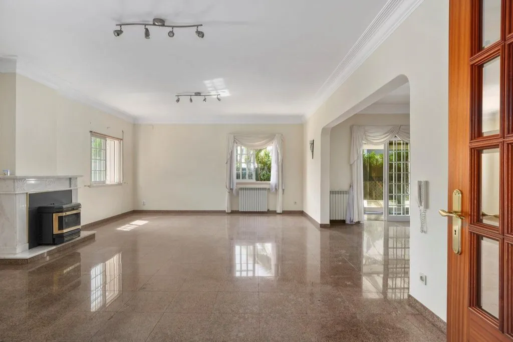 Villa 279m² in Italy, Pietralunga. Priced at 2500000€ rent photo-6