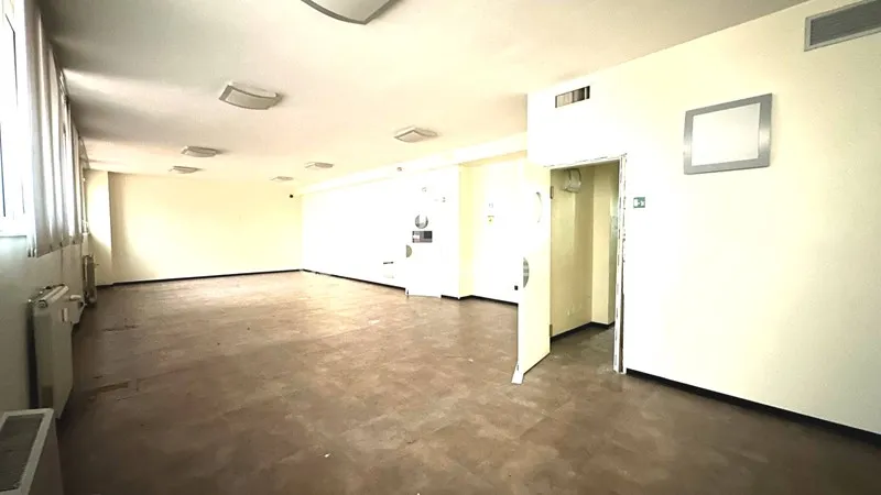 Office 473m² in Italy, Milan. Priced at 1097128£ rent photo-2