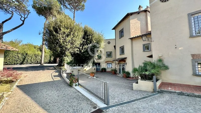 Villa 400m² in Italy, Rome. Priced at 1028557£ rent photo-1