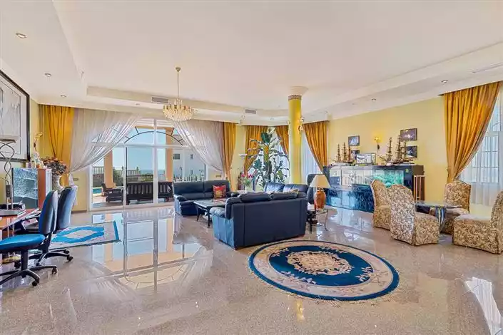 House 215m² in Italy, Cremona. Priced at 4200000€ rent photo-16