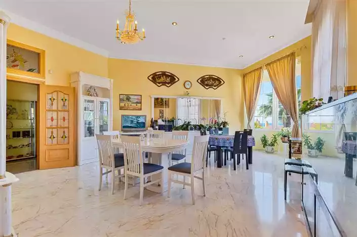 House 215m² in Italy, Cremona. Priced at 4200000€ rent photo-19