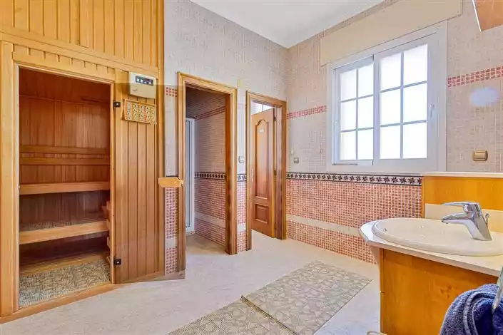 House 215m² in Italy, Cremona. Priced at 4200000€ rent photo-24