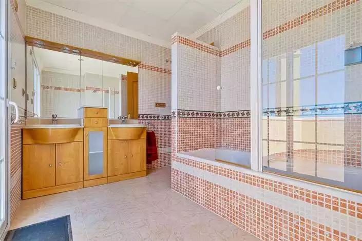 House 215m² in Italy, Cremona. Priced at 4200000€ rent photo-29