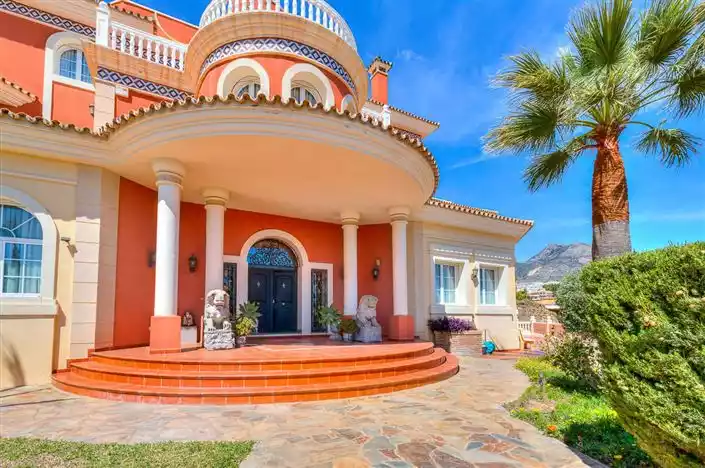 House 215m² in Italy, Cremona. Priced at 4200000€ rent photo-8