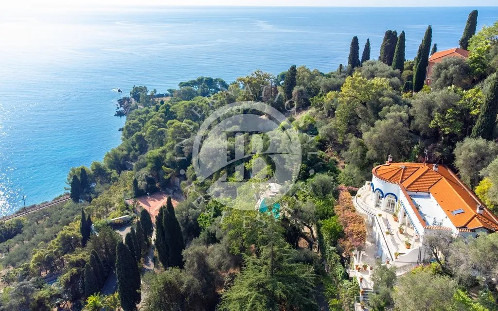 Villa 450m² in Italy, Ventimiglia. Priced at 4300000€ rent photo-1
