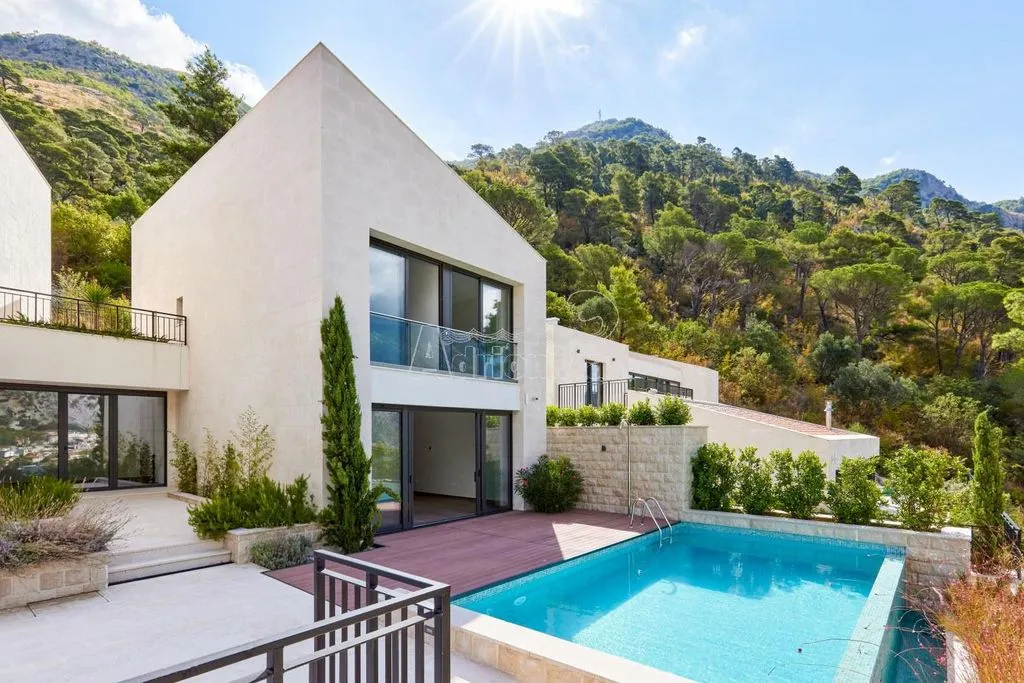 House 456m² in Montenegro, Kotor. Priced at 2000000€ rent photo-1