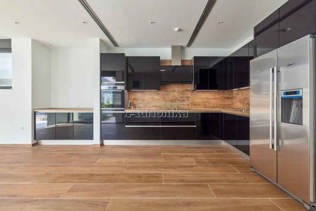 House 456m² in Montenegro, Kotor. Priced at 2000000€ rent photo-3