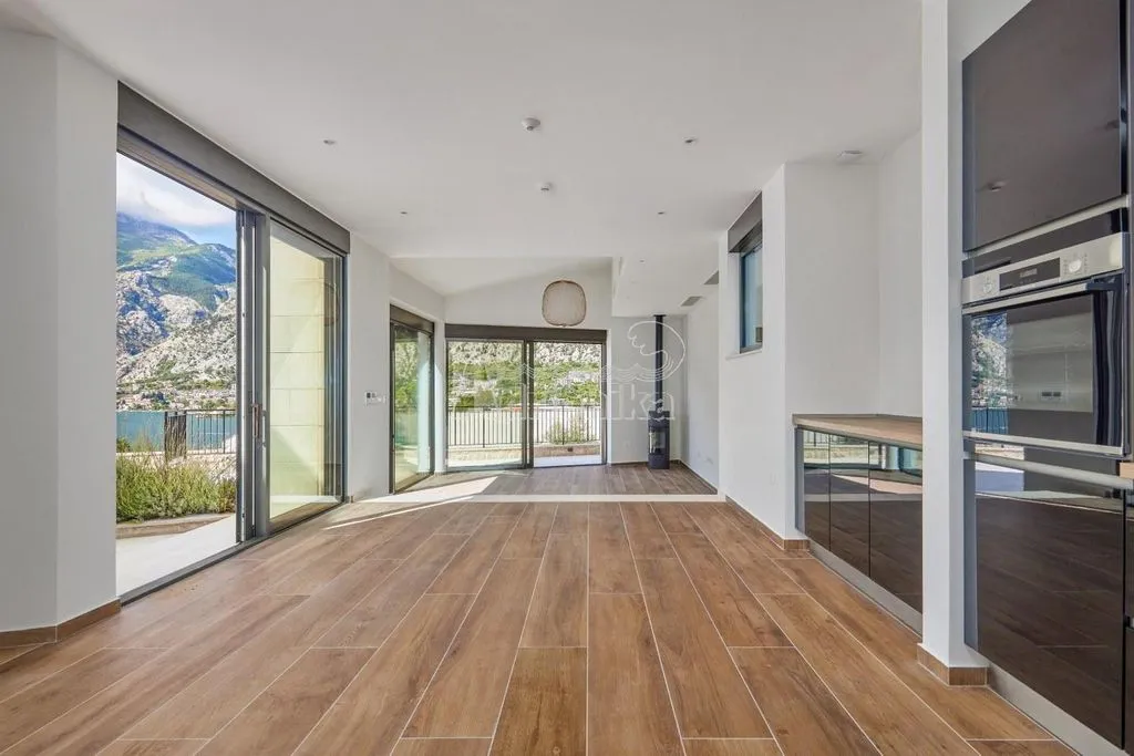 House 456m² in Montenegro, Kotor. Priced at 2000000€ rent photo-4
