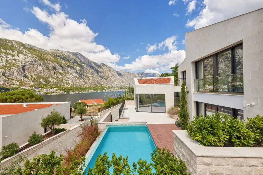 House 456m² in Montenegro, Kotor. Priced at 2000000€ rent photo-5
