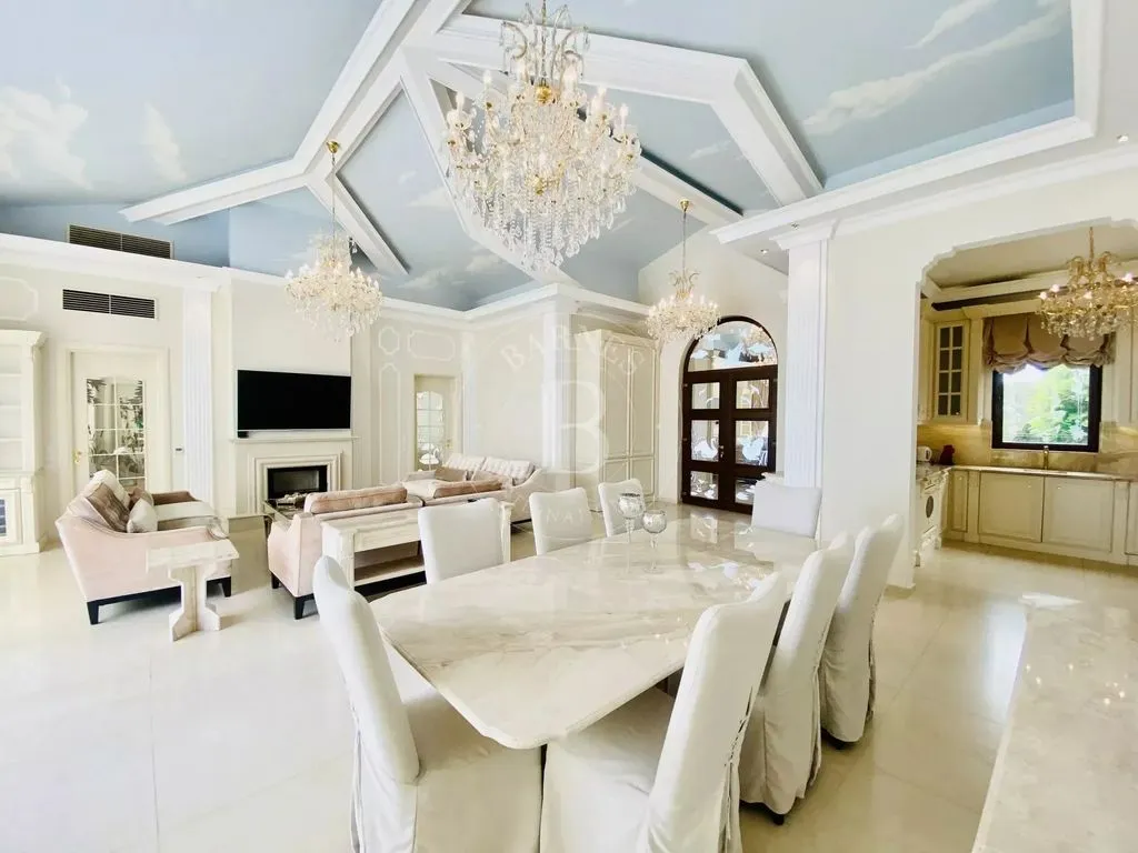House 1032m² in Bulgaria, Burgas. Priced at 1100000€ rent photo-1