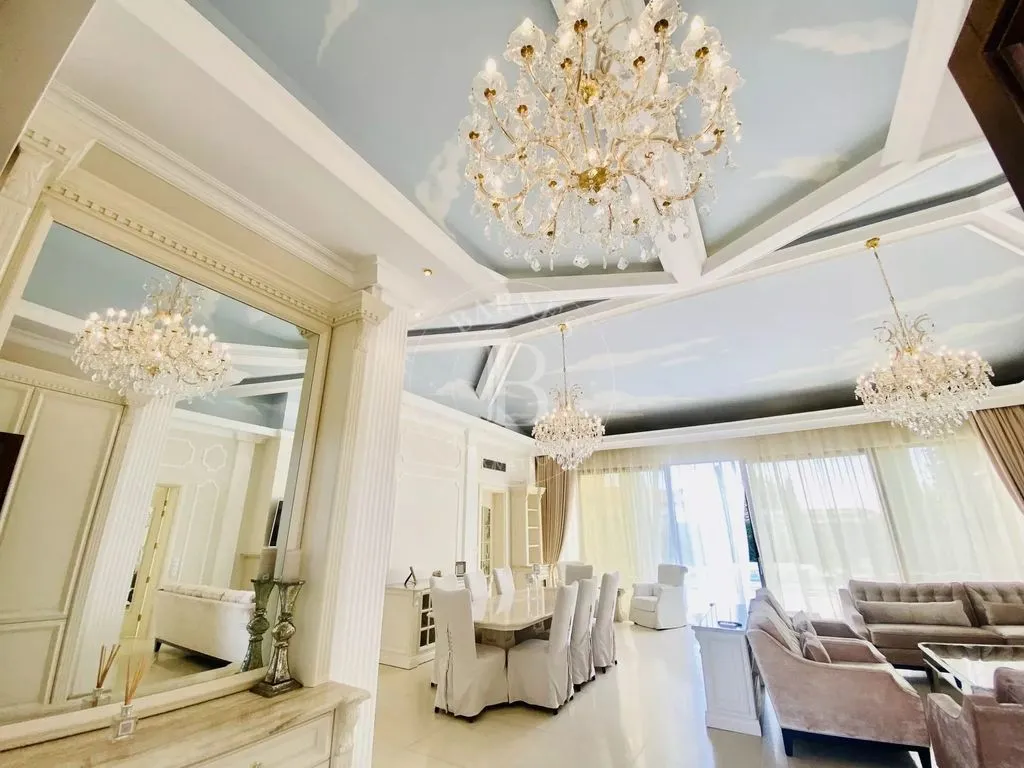 House 1032m² in Bulgaria, Burgas. Priced at 1100000€ rent photo-4