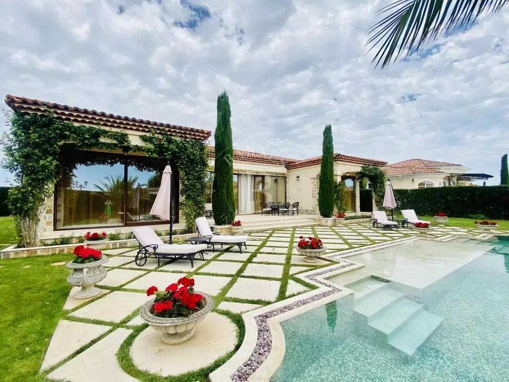 House 1032m² in Bulgaria, Burgas. Priced at 1100000€ rent photo-5