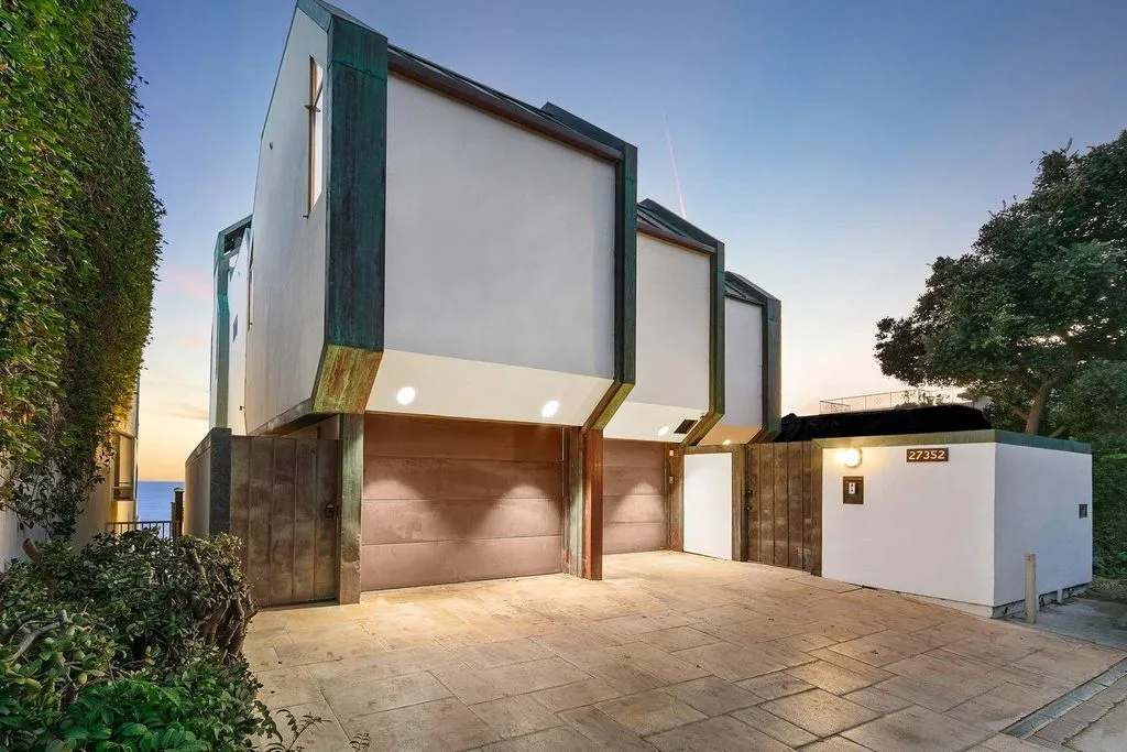 House 421m² in USA, Malibu. Priced at 36730€ rent photo-2