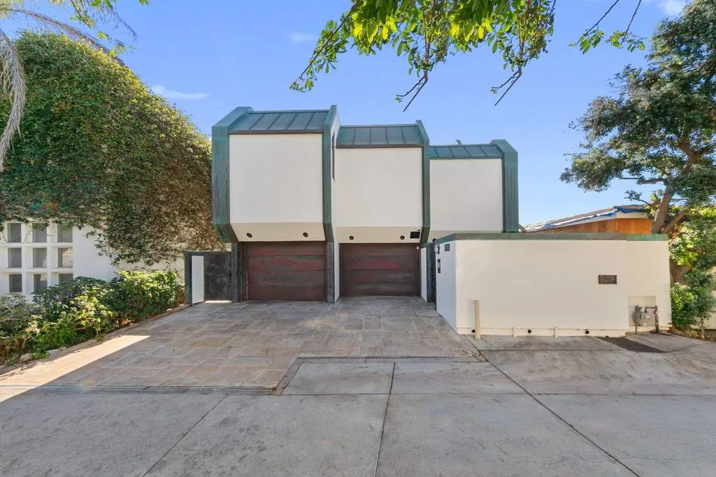 House 421m² in USA, Malibu. Priced at 36730€ rent photo-4