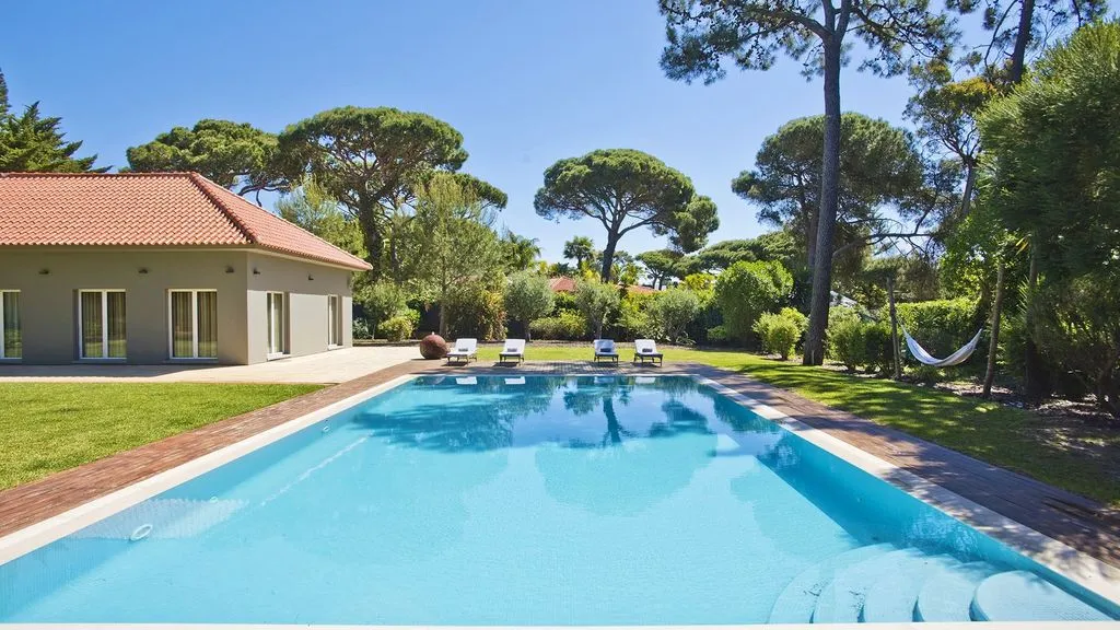 Villa 500m² in Portugal, Cascais. Priced at 25000€ rent photo-1