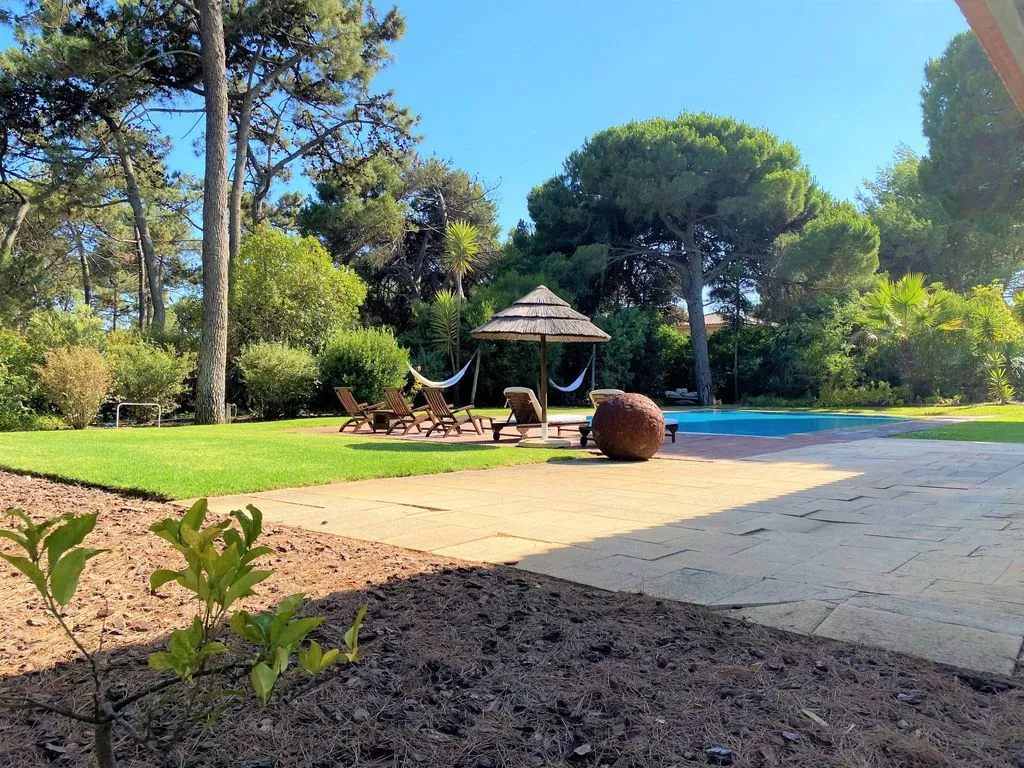 Villa 500m² in Portugal, Cascais. Priced at 25000€ rent photo-2