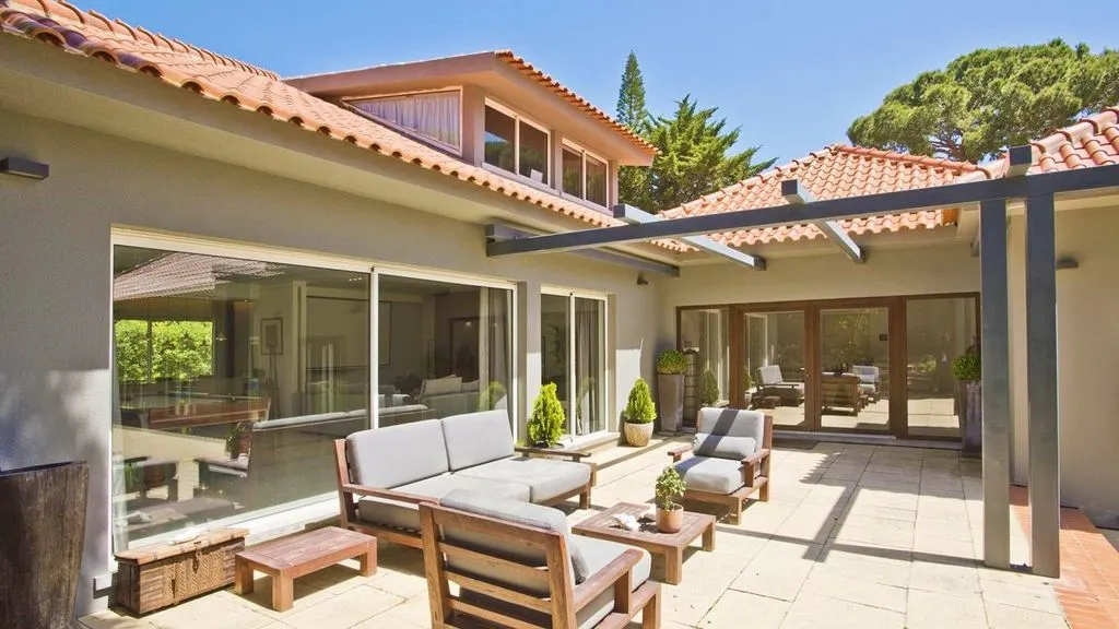Villa 500m² in Portugal, Cascais. Priced at 25000€ rent photo-3
