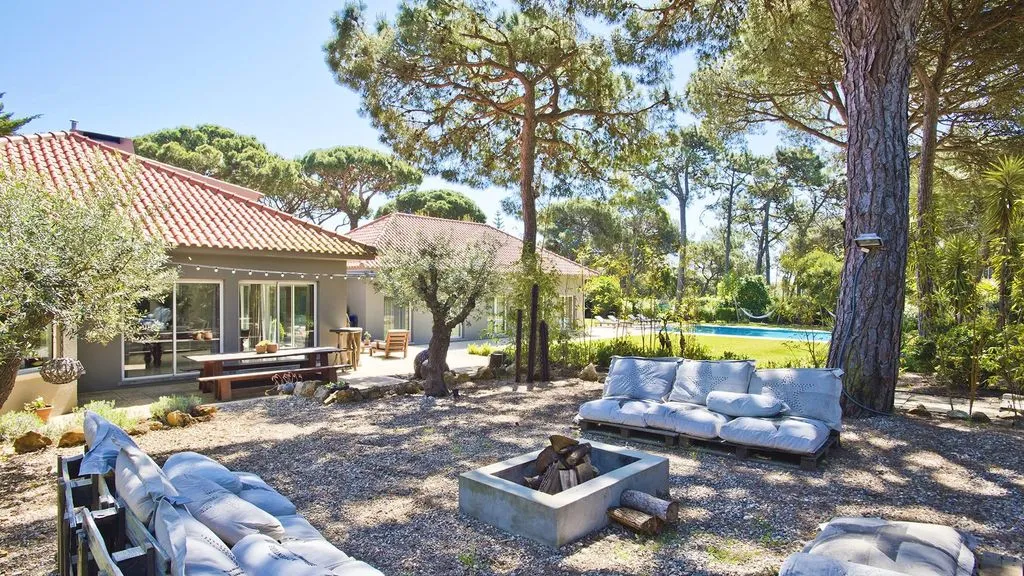 Villa 500m² in Portugal, Cascais. Priced at 25000€ rent photo-4