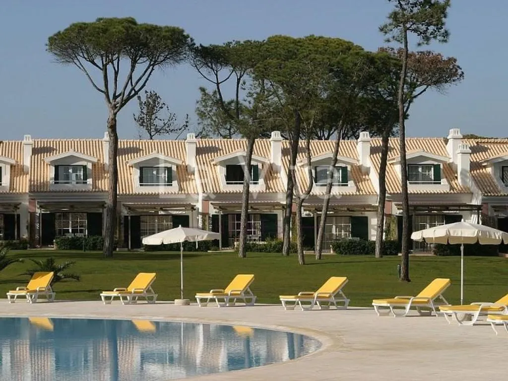 House 135m² in Portugal, Cascais. Priced at 3200€ rent photo-5
